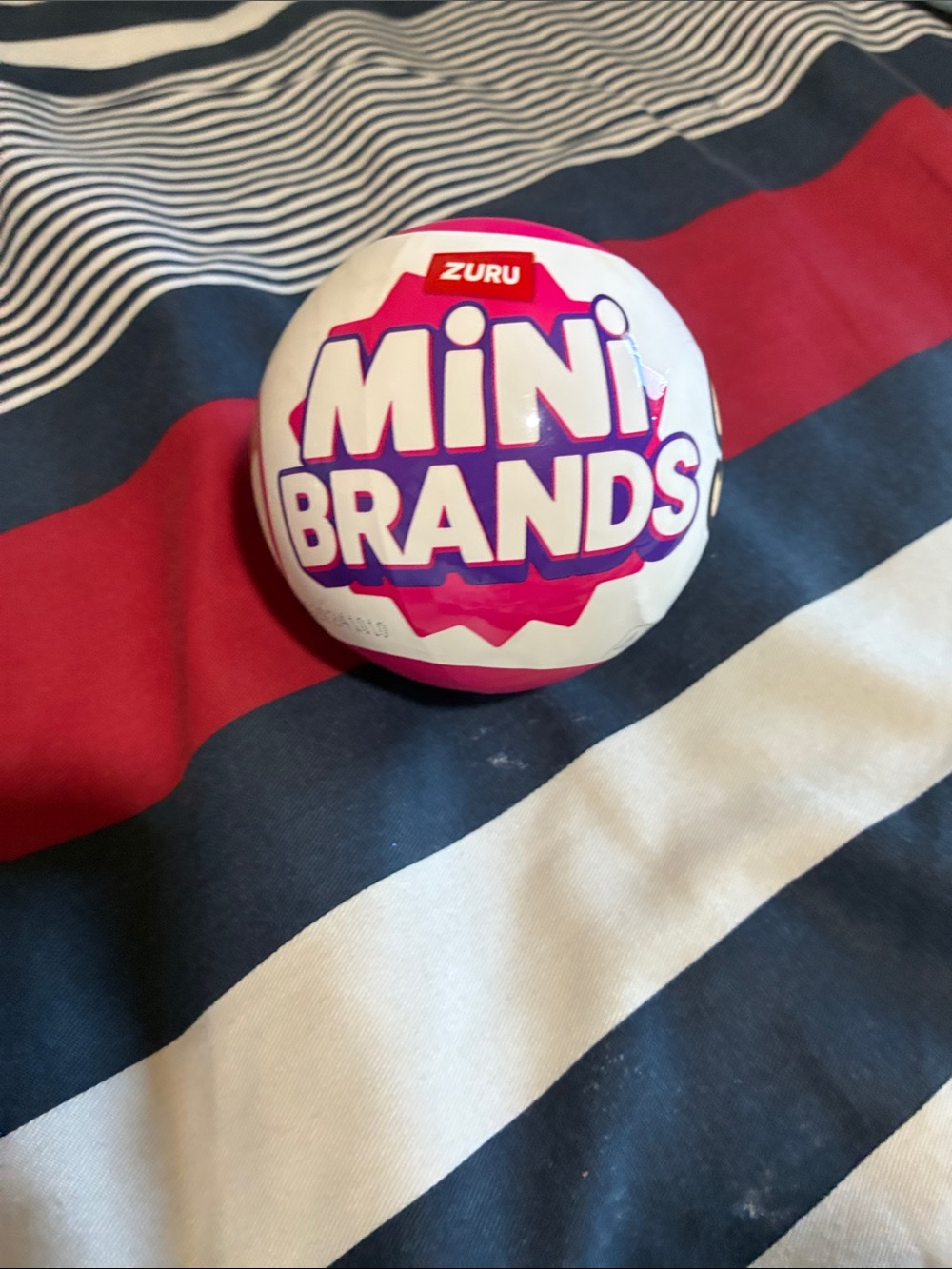ZURU Mini Brands Surprise Ball - White & Pink